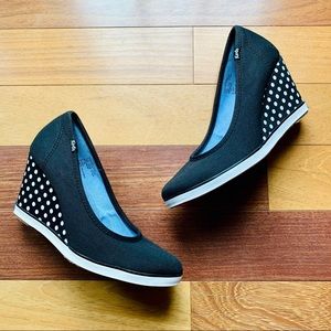 converse high tops with heart